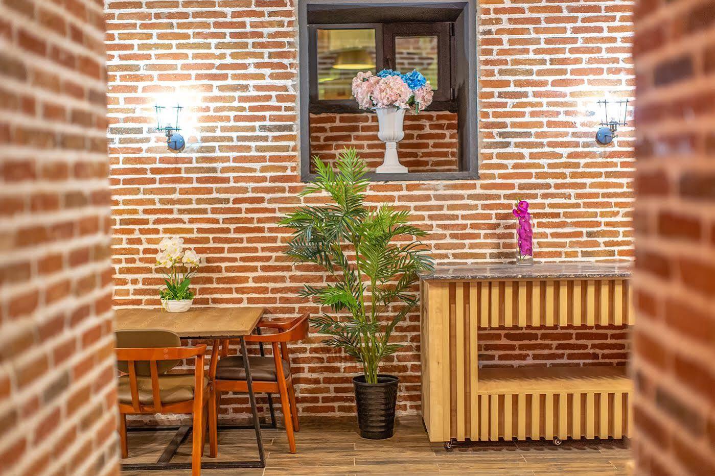 Royal Inn Tbilissi Extérieur photo